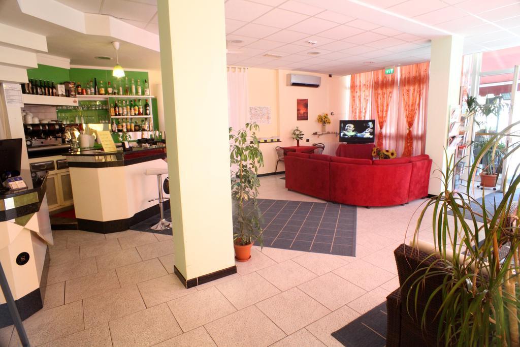 Hotel Saxon Rimini Exteriör bild